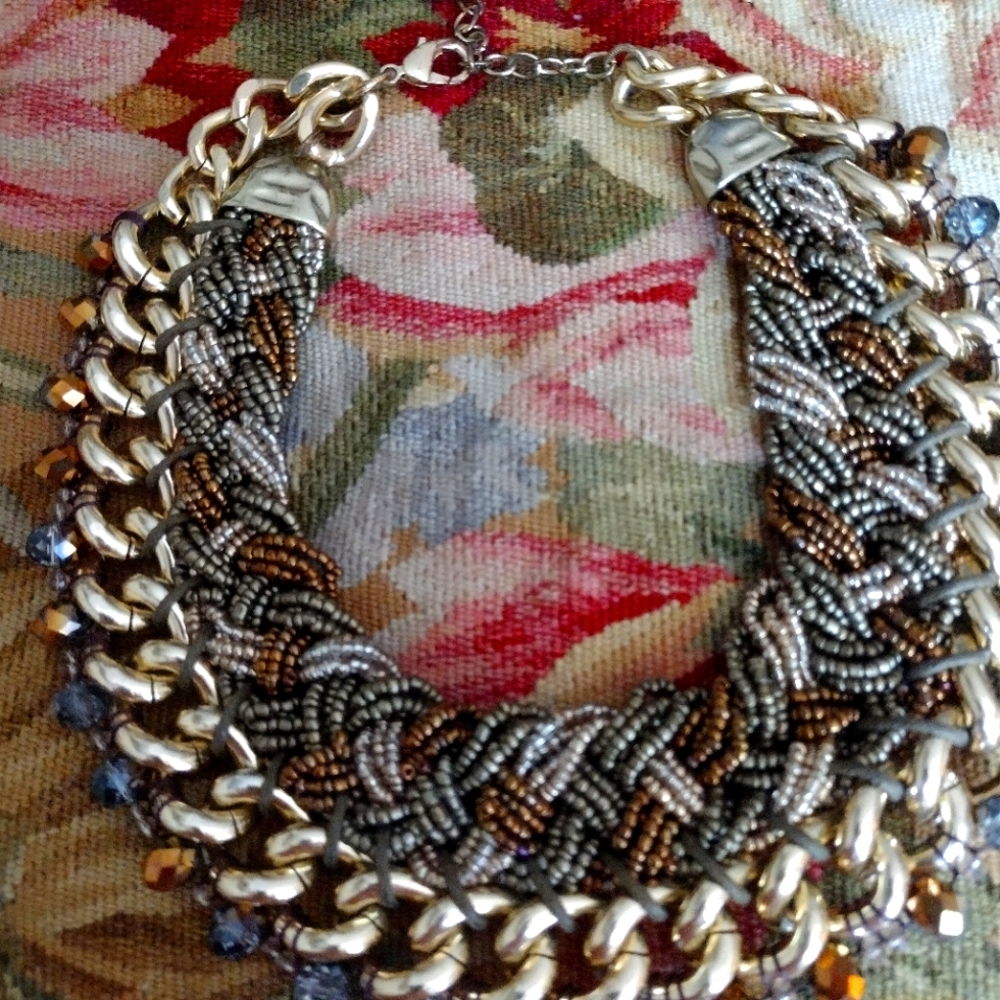 Beautiful vintage necklace,hand made, excellent condition.
